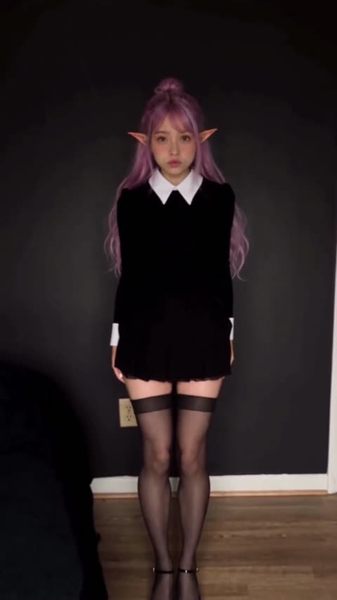 CatSumie dancing in black gothic outfit